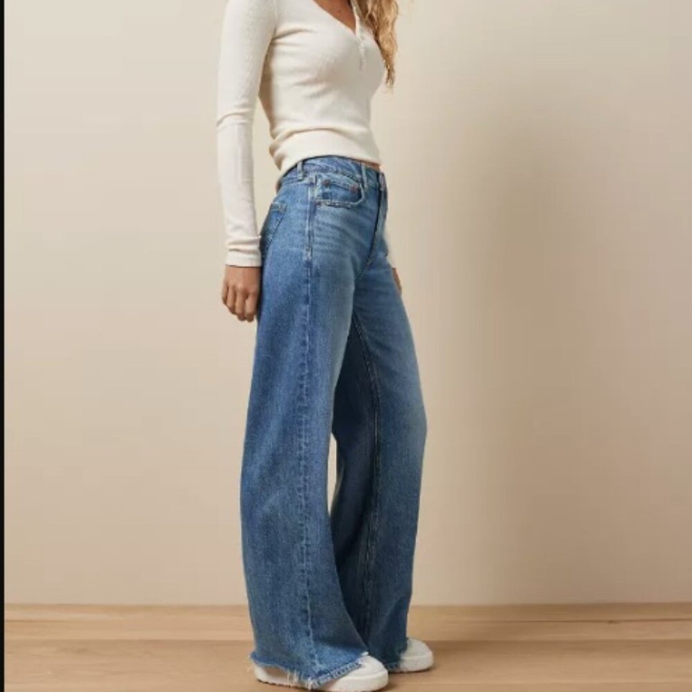 American Eagle AE Super High-Waisted Baggy Wide-Leg Jean